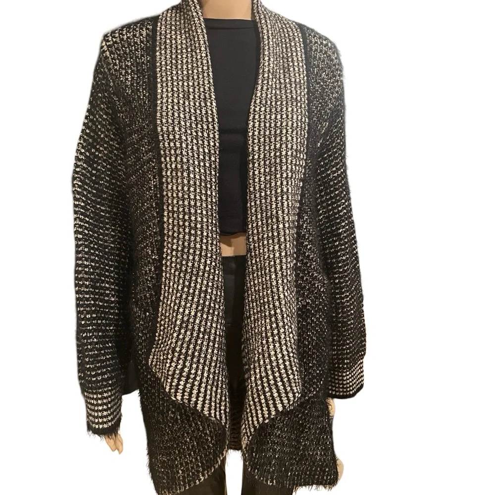 Beautiful Knit Cardigan 🍁 - Picture 7 of 11